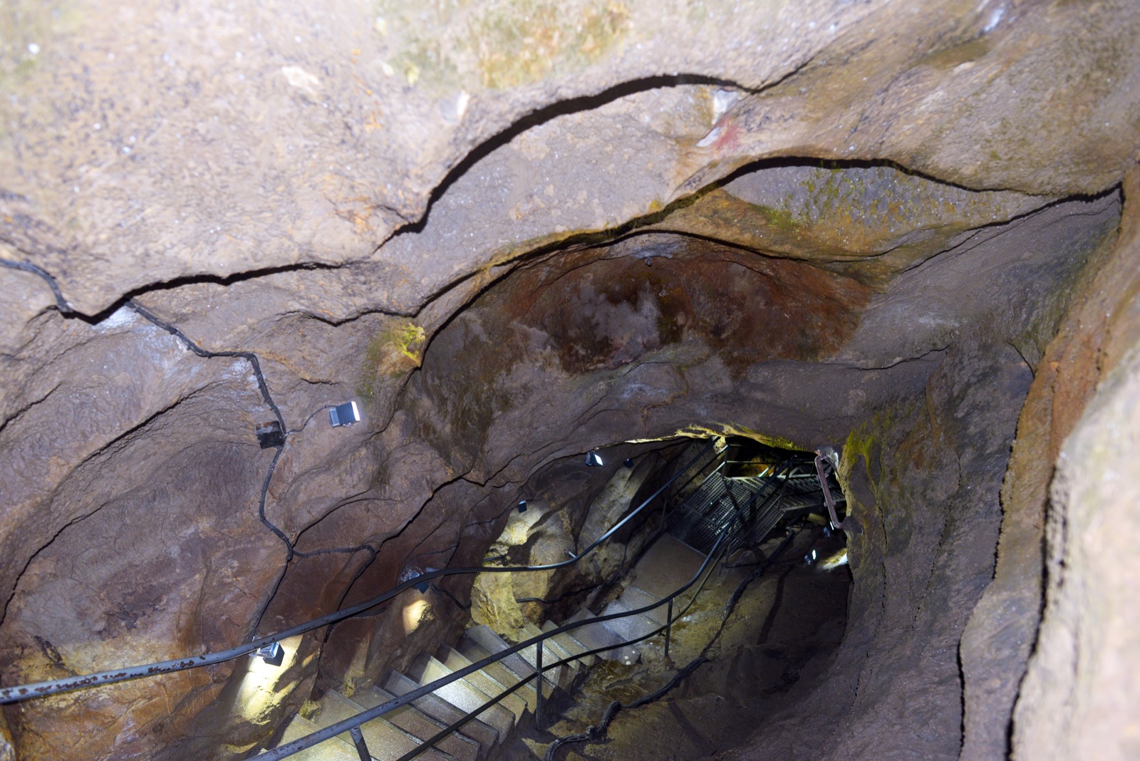 Felsgang mit Treppe in der Sturmannshöhle; Beispielbild, keine Aufnahme dieser Führung.